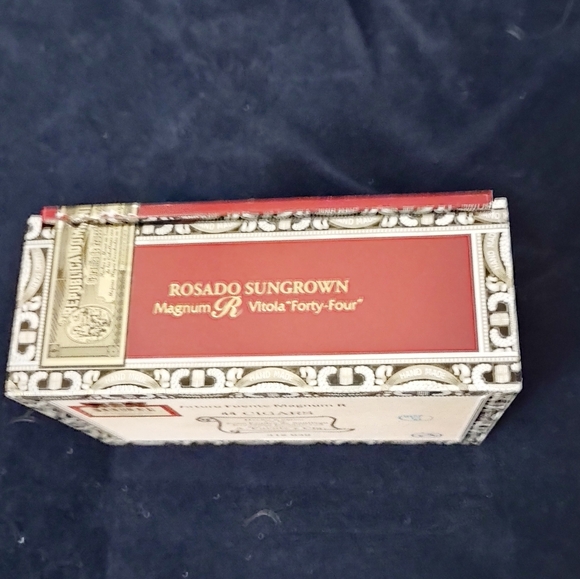 Arturo Fuente Magnum cigar box - Picture 3 of 5